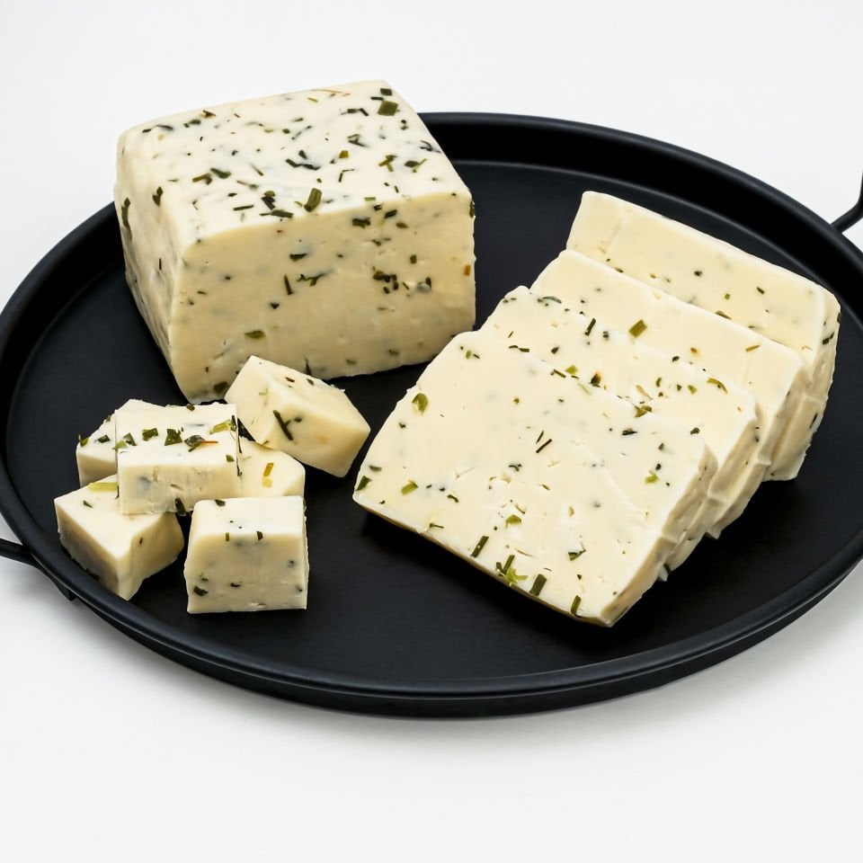 Özel Sirmo Az Tuzlu Van Otlu Peyniri (500 gr)