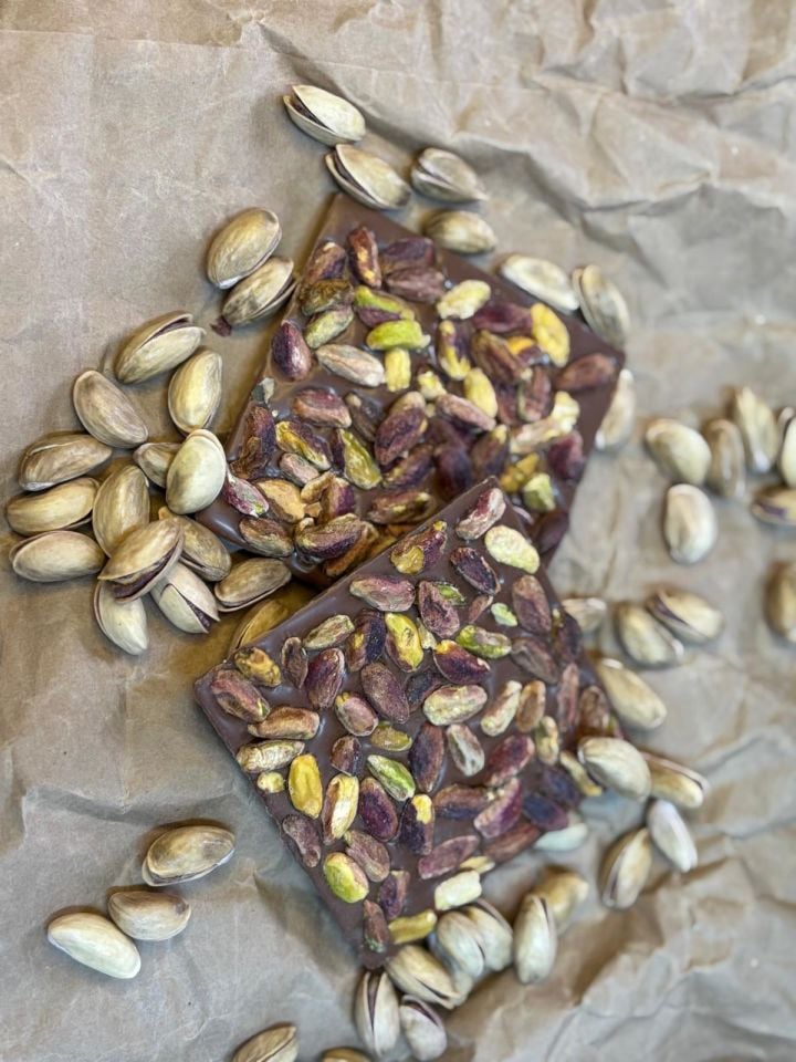Ev Yapımı Antep Fıstıklı Çikolata (120 gr)